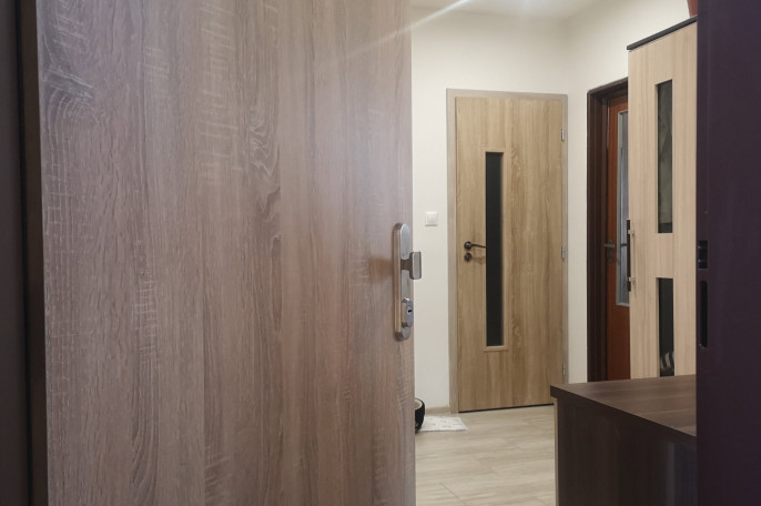 Drevo do piecky polial benzínom Drevo do piecky polial benzínom