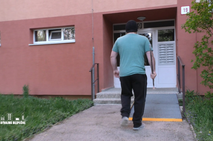 Štandardné dvere nedokážu odolávať zlodejom Štandardné dvere nedokážu odolávať zlodejom