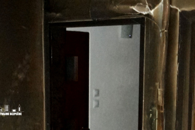 Ohe� a dym je tepl� a ��ri sa smerom hore