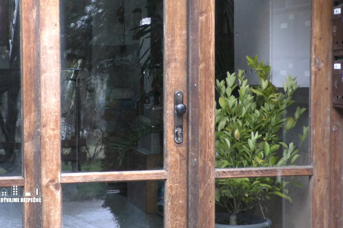 Vstupn� br�ny do bytov�ch domov