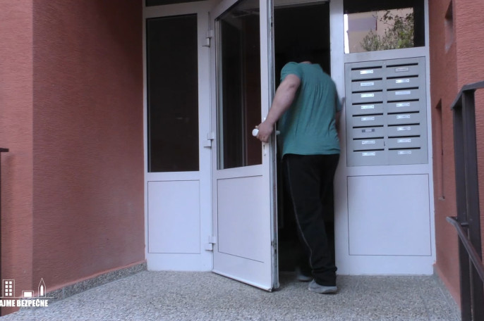 Zna�enia vstupn�ch dver� zlodejmi