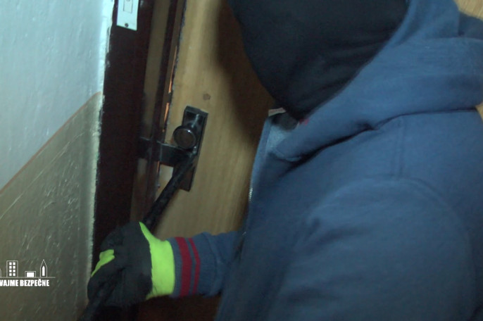 Ostražitá pani susedka Ostražitá pani susedka